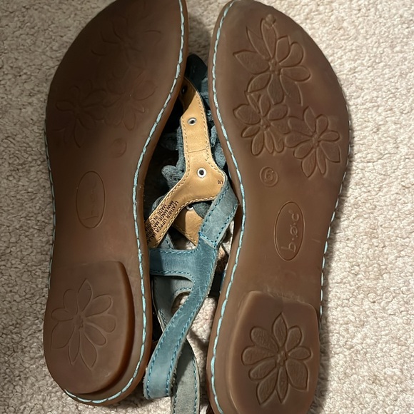 B.o.c. Blue flower sandals. - Picture 2 of 3
